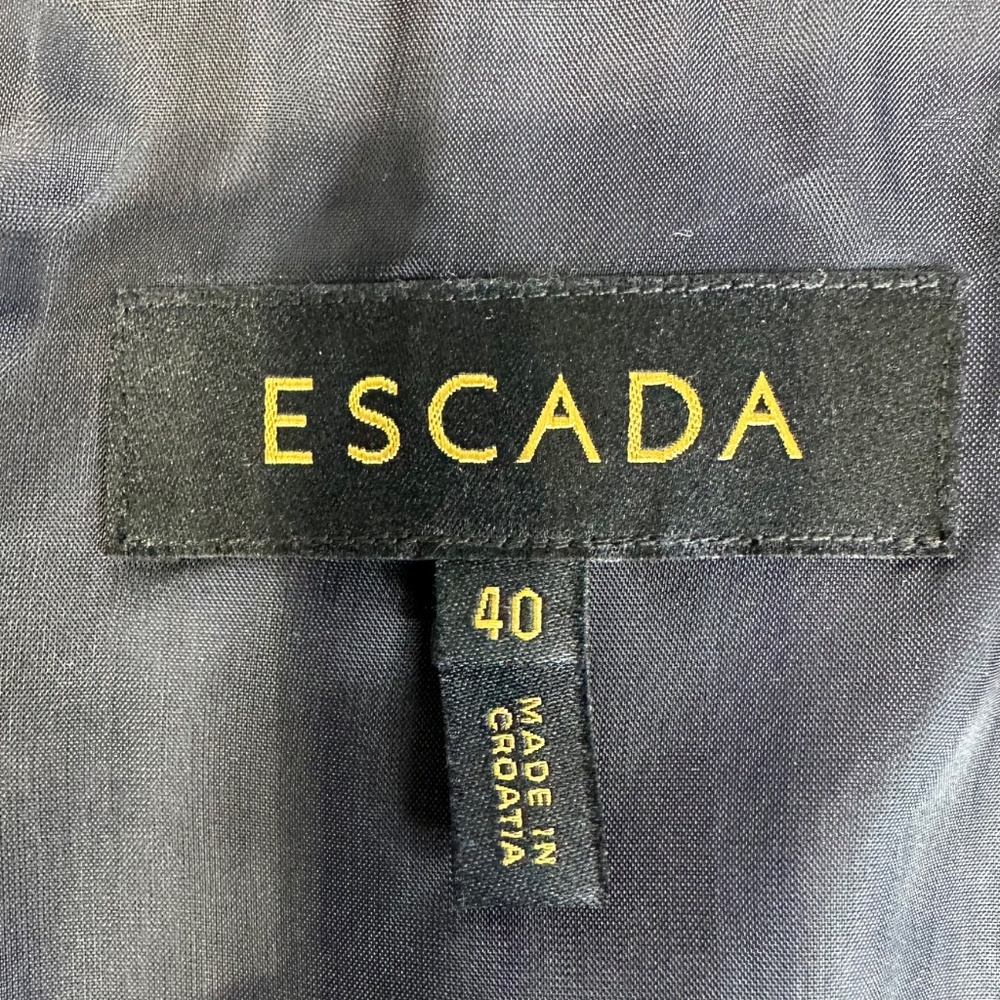Escada Stylish Colorblock Blazer in Blues. Size 40. Lined. Like new! - Picture 13 of 13